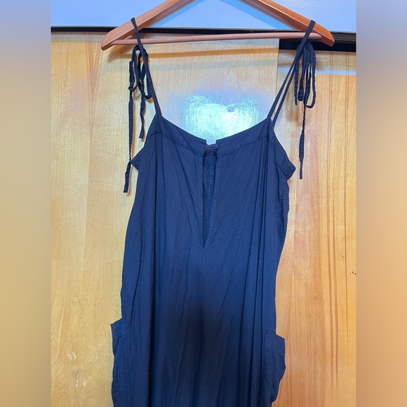 ASOS black capri jumpsuit with pockets, size 8. - Picture 3 of 3